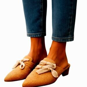 Antelope 9.5 Beige Textured Side Bow Women's Sandal Shoe 1 1/2 Heel 9 1/2 (41)